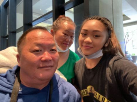 John Lee with his wife Yeev and daughter Sunisa Lee.
